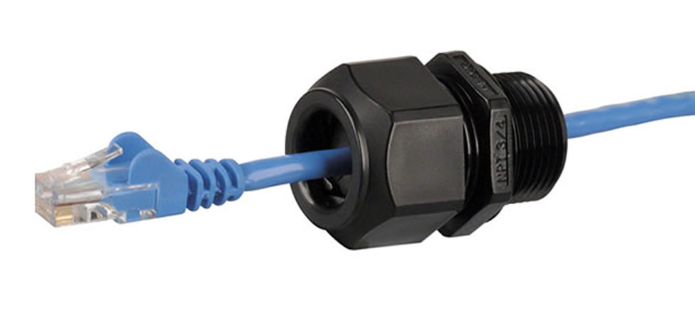 Cavo Ethernet blu che passa attraverso un bullone nero